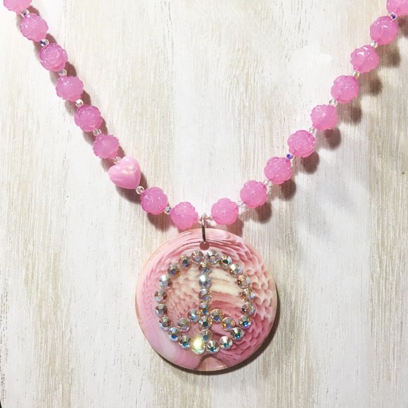 TARINA TARANTINO BABY PINK CRYSTAL LUCITE "PEACE" PENDANT & ROSE BEADED NECKLACE - Picture 1 of 14